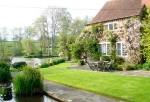 Tickerage Mill near Uckfield East Sussex - Vivien Leigh - garden and house pictures.jpg